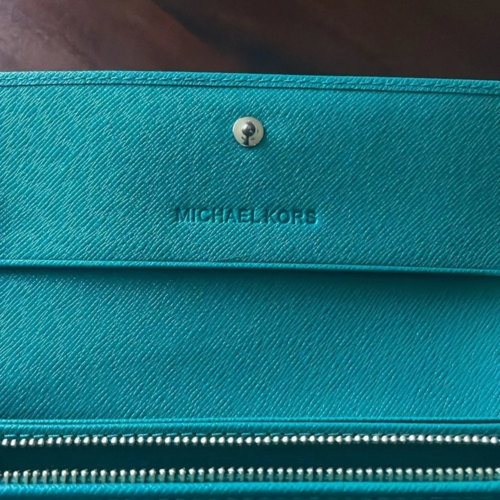MICHAEL KORS Wallet multi card holder zip change compartment gold hardware